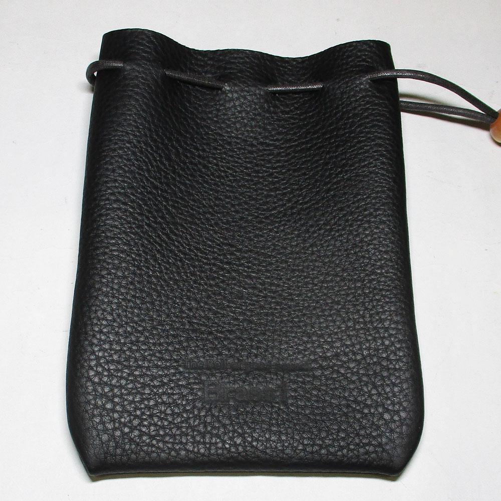 熊鈴の革袋の写真