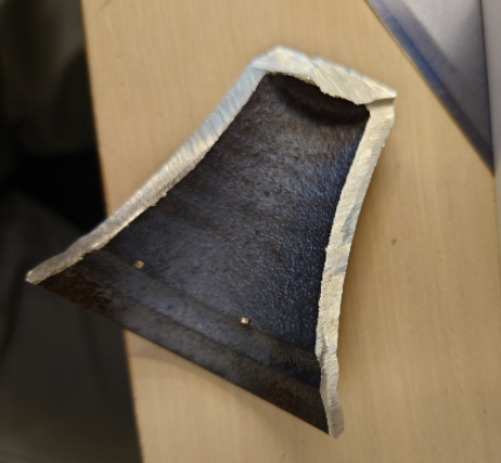 熊鈴レゾノン断面の写真