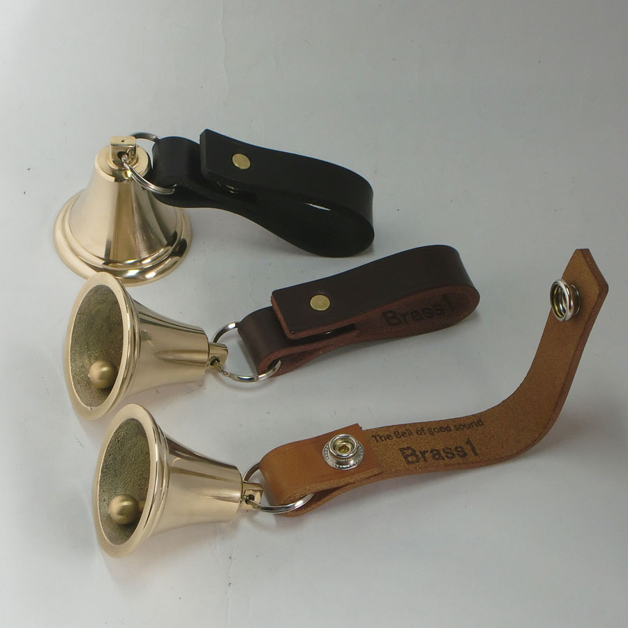 熊鈴の革ベルトの画像